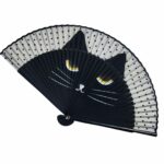 Vikbar solfjäder i bambu med kattmotiv